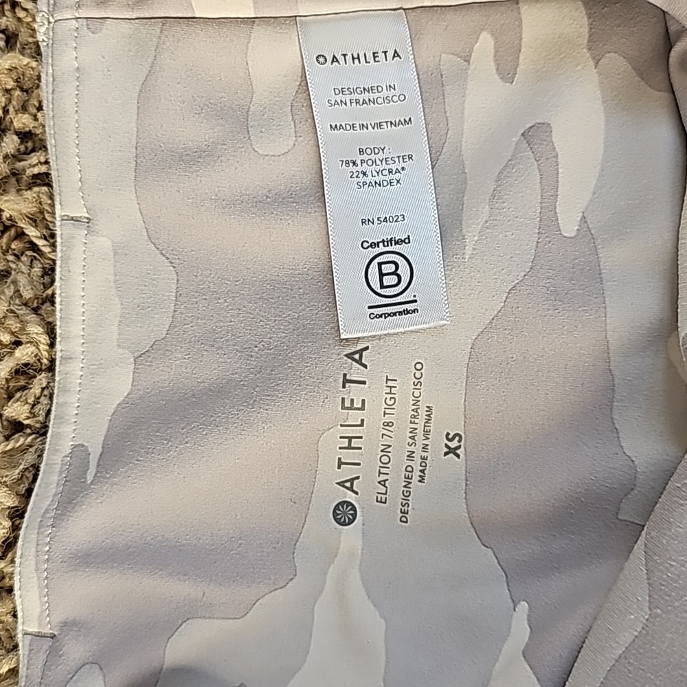 Athleta Elation Leggings Camo 7/8 Extra Small XS Workout Pants - Picture 4 of 5